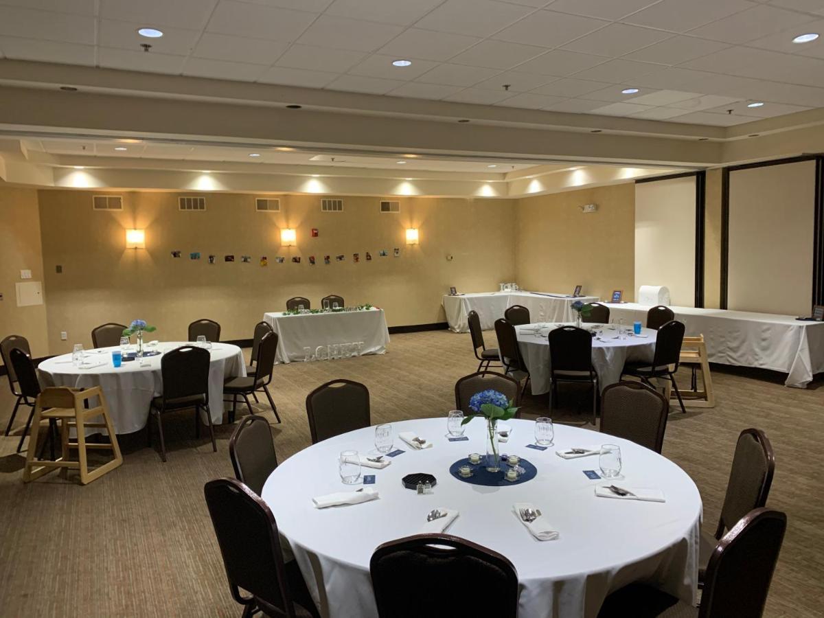 Radisson Hotel Detroit-Farmington Hills Zewnętrze zdjęcie