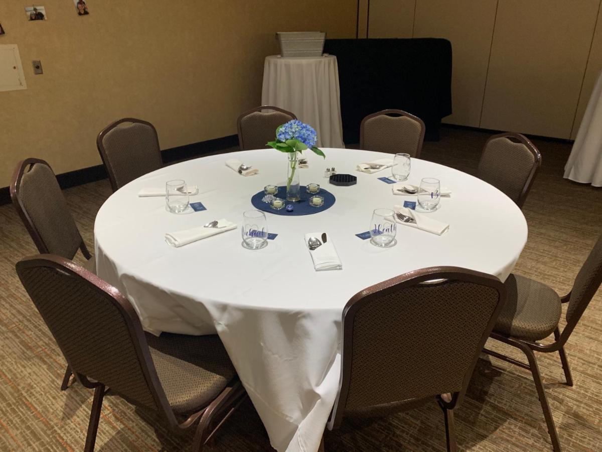 Radisson Hotel Detroit-Farmington Hills Zewnętrze zdjęcie
