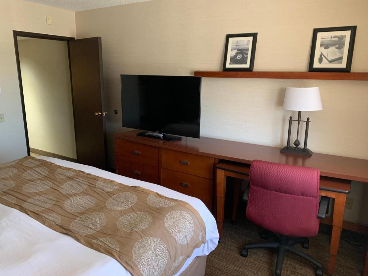 Radisson Hotel Detroit-Farmington Hills Zewnętrze zdjęcie