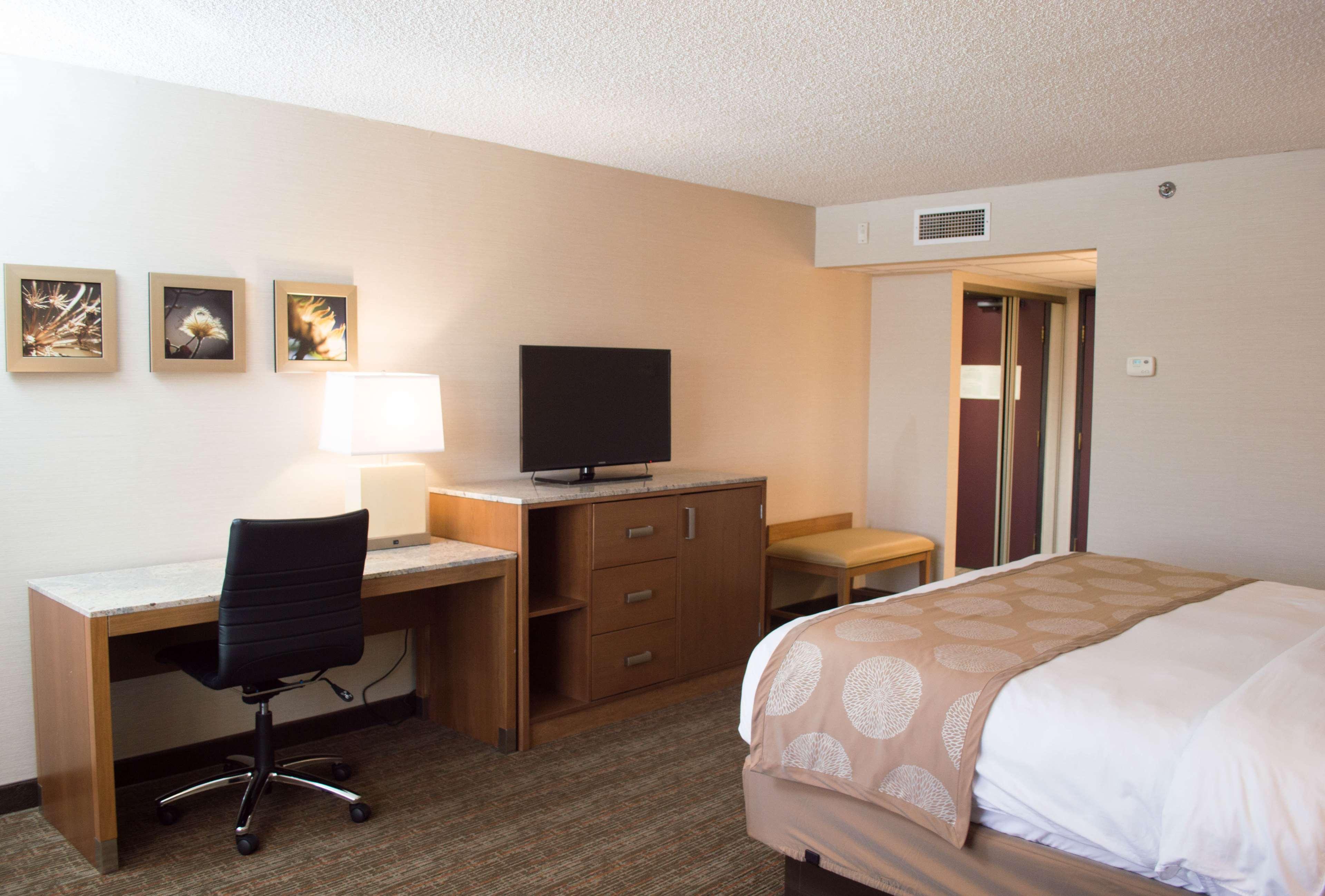 Radisson Hotel Detroit-Farmington Hills Zewnętrze zdjęcie