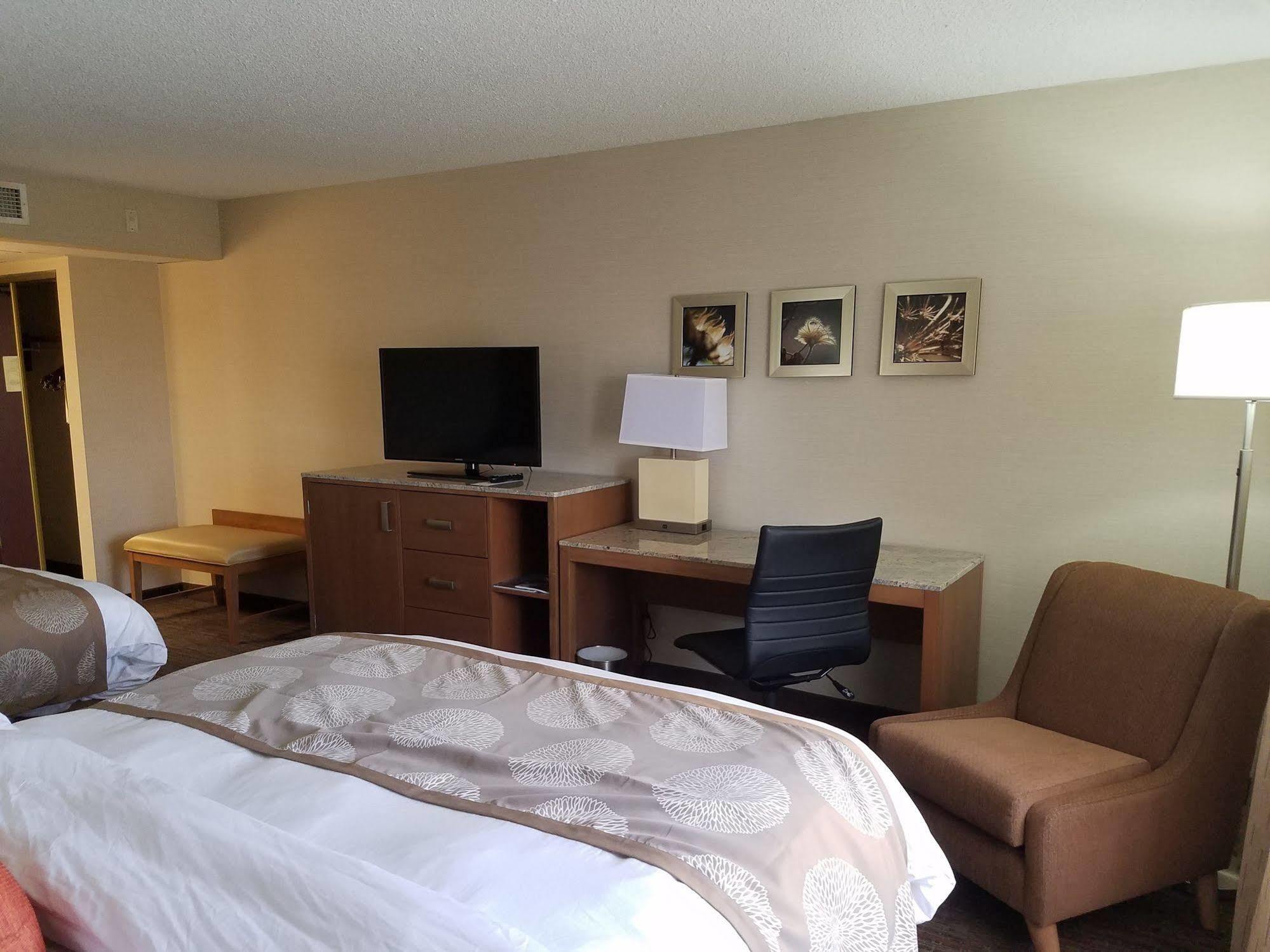 Radisson Hotel Detroit-Farmington Hills Zewnętrze zdjęcie