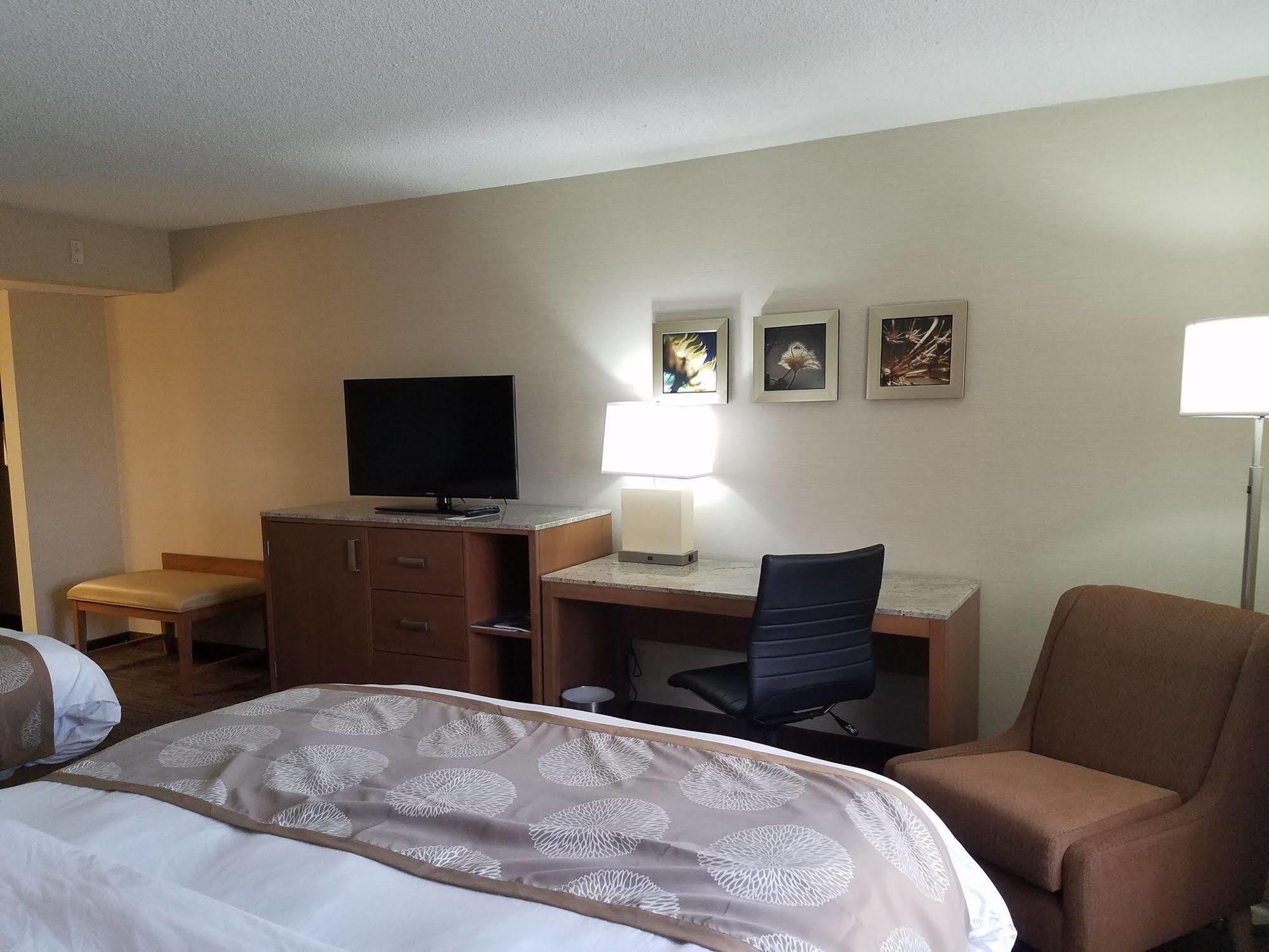 Radisson Hotel Detroit-Farmington Hills Zewnętrze zdjęcie