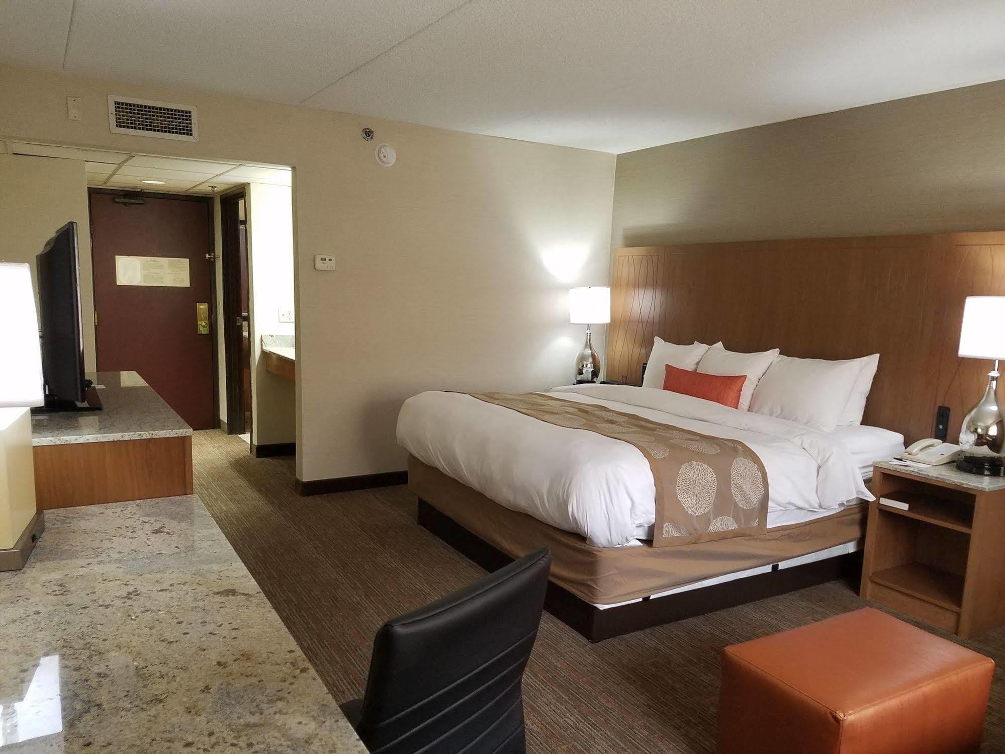 Radisson Hotel Detroit-Farmington Hills Zewnętrze zdjęcie