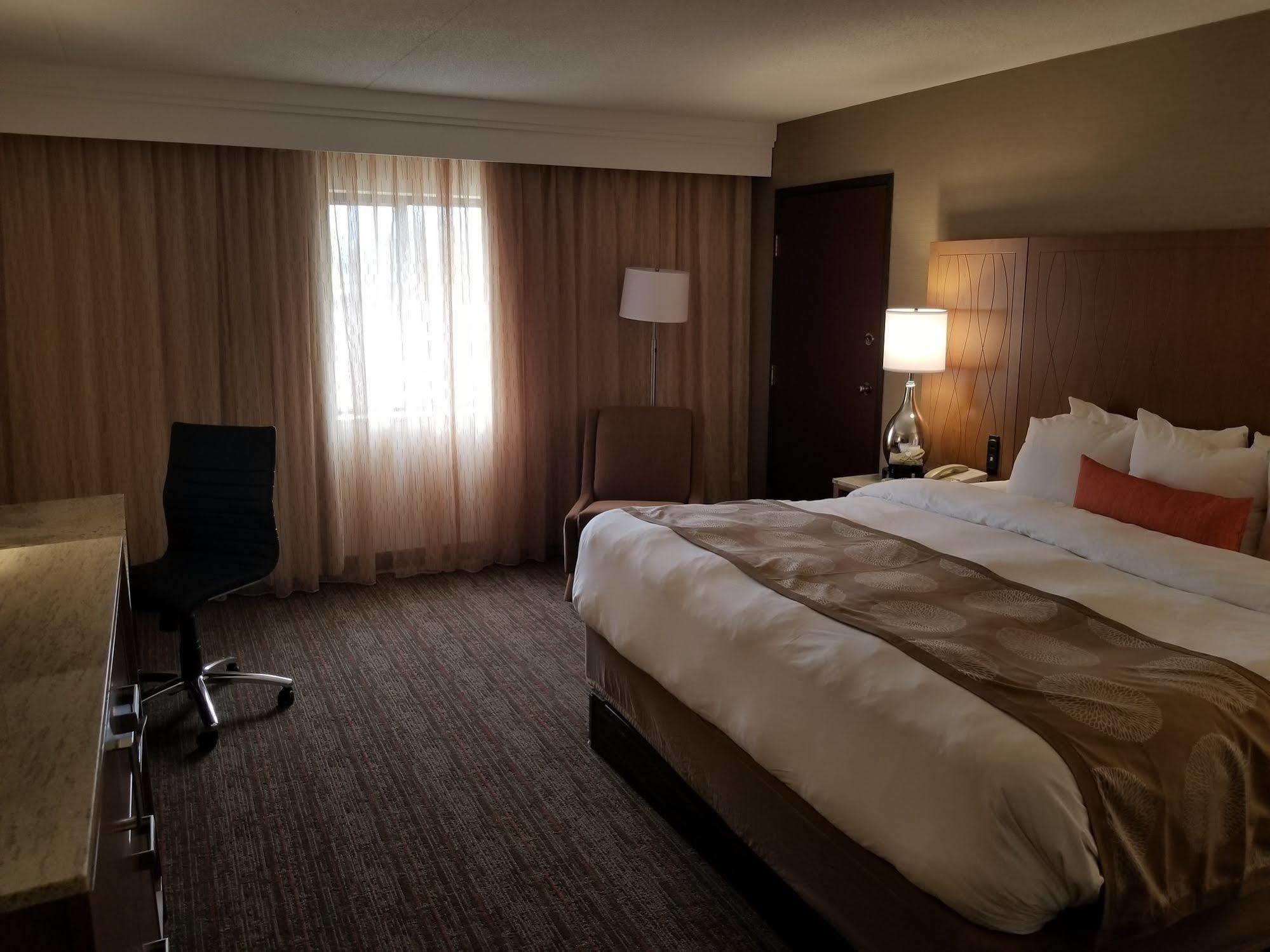 Radisson Hotel Detroit-Farmington Hills Zewnętrze zdjęcie