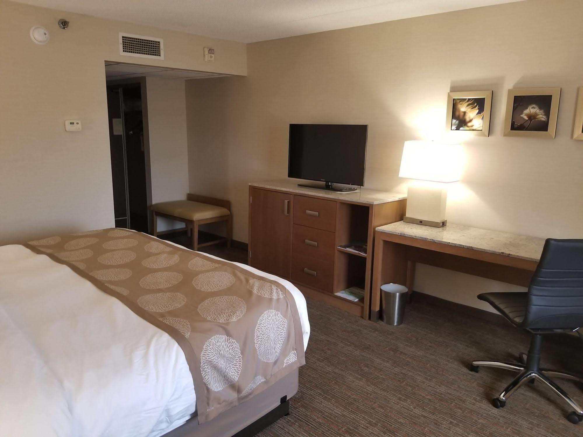 Radisson Hotel Detroit-Farmington Hills Zewnętrze zdjęcie