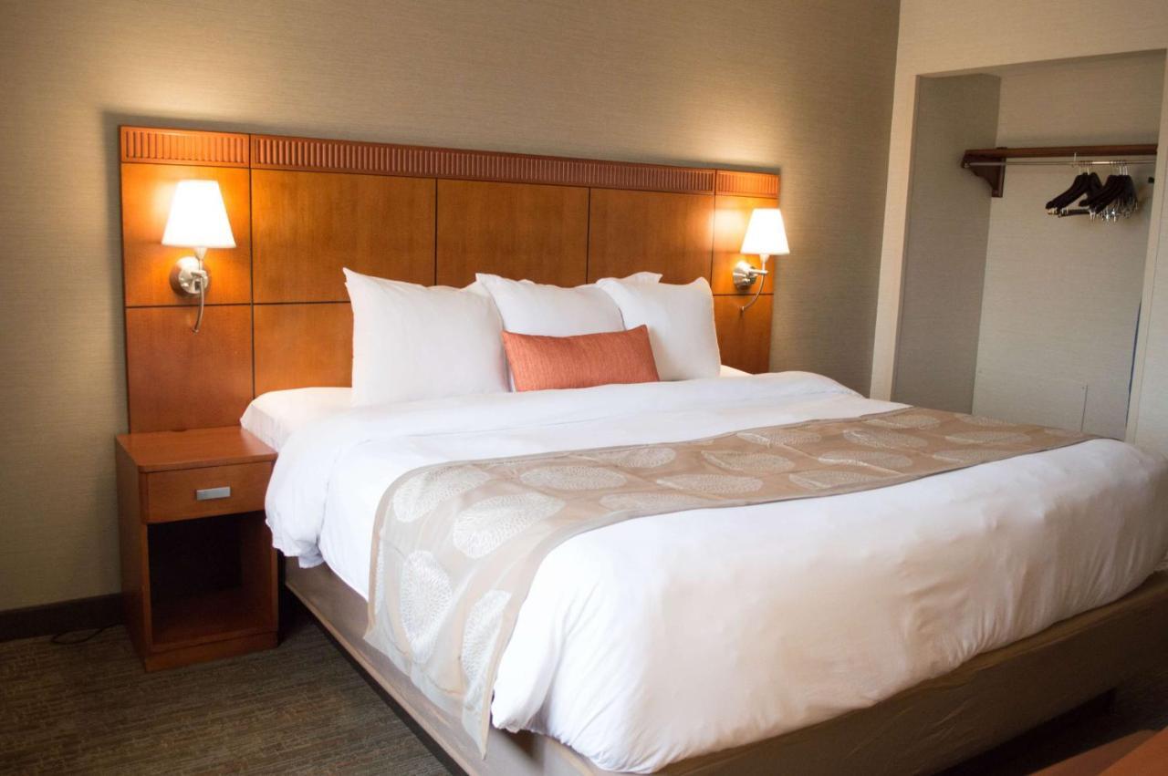 Radisson Hotel Detroit-Farmington Hills Zewnętrze zdjęcie