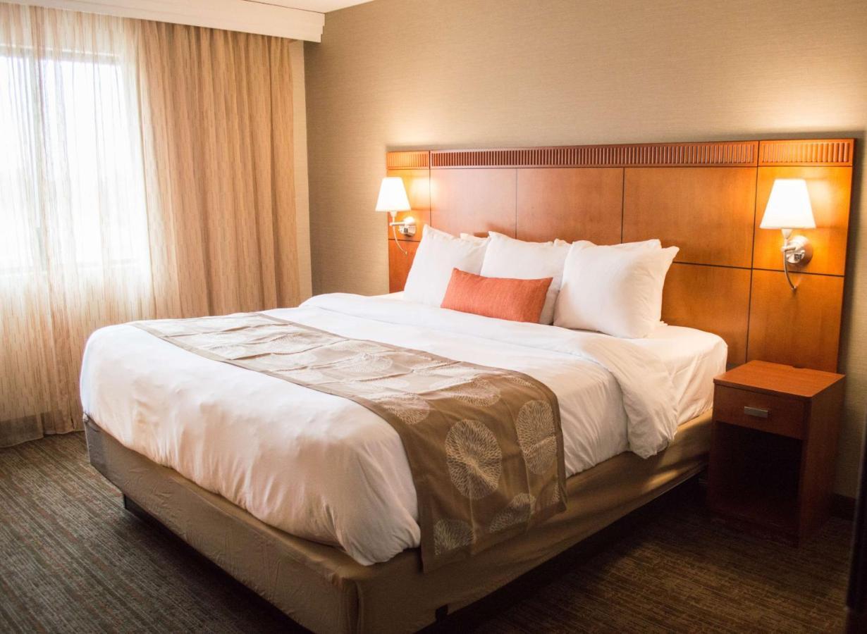 Radisson Hotel Detroit-Farmington Hills Zewnętrze zdjęcie